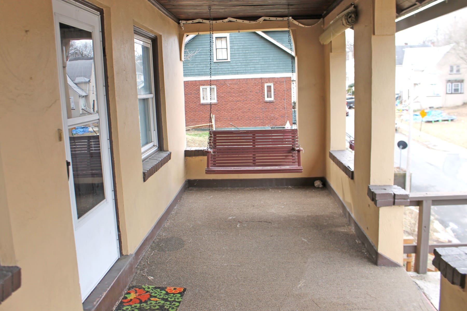 CHARMING TRADITIONAL AWAITS YOU!