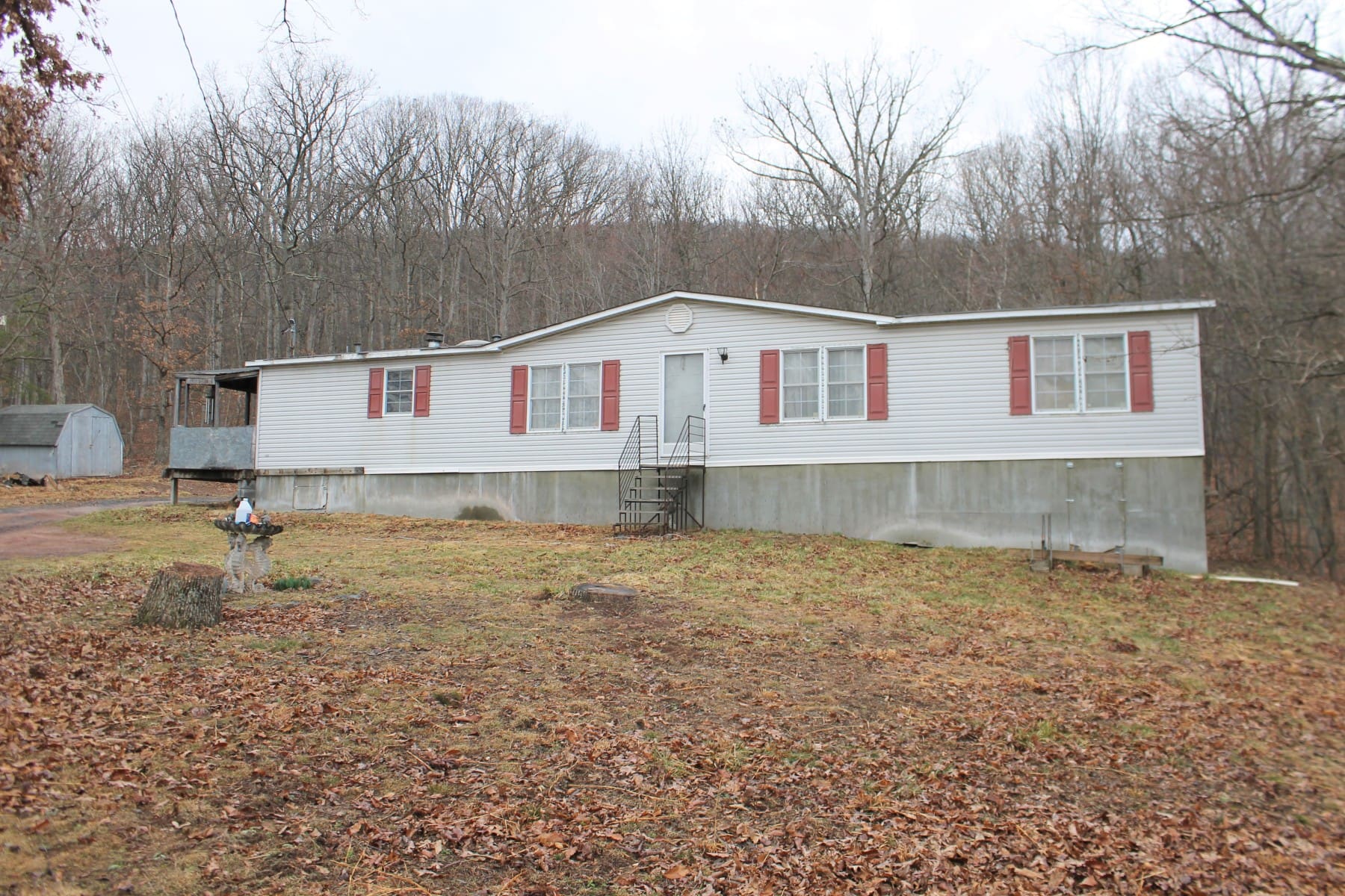 999 PIN OAK RD, PAW PAW, WV 25434