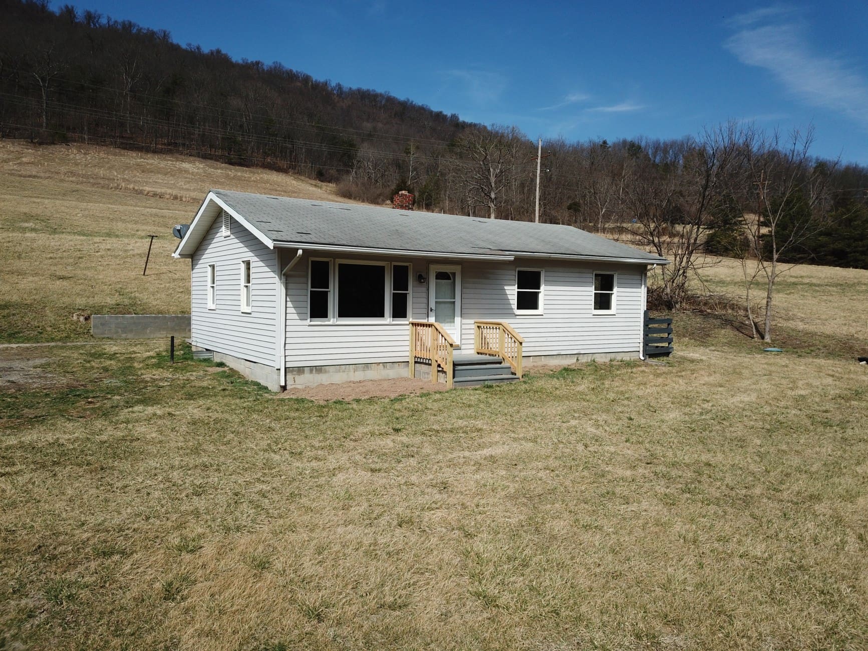 16 HIGH APPLE MOUNTAIN RD ROMNEY, WV