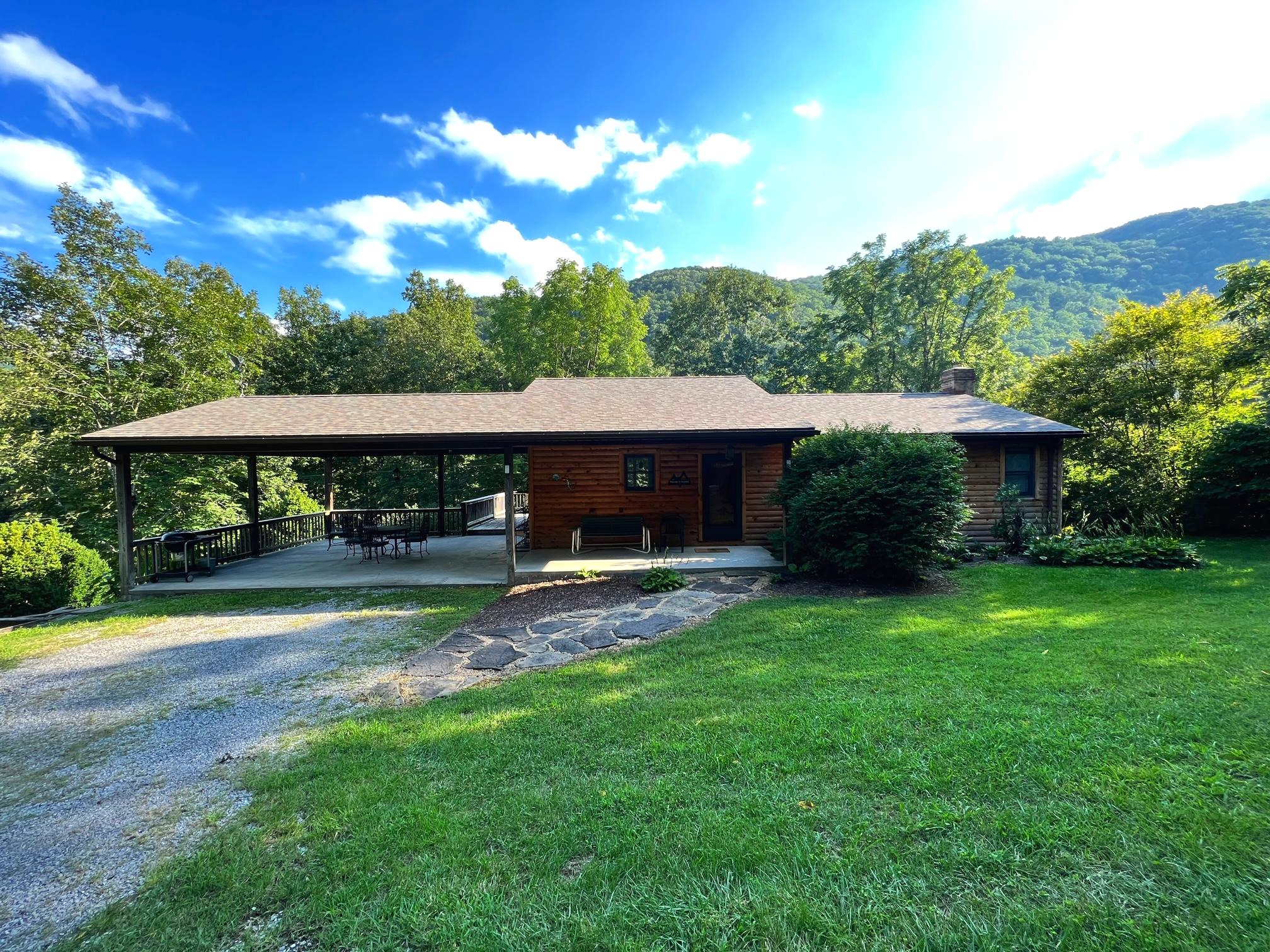 MOUNTAIN RETREAT – 271 SENECA CREEK DR, SENECA ROCKS, WV