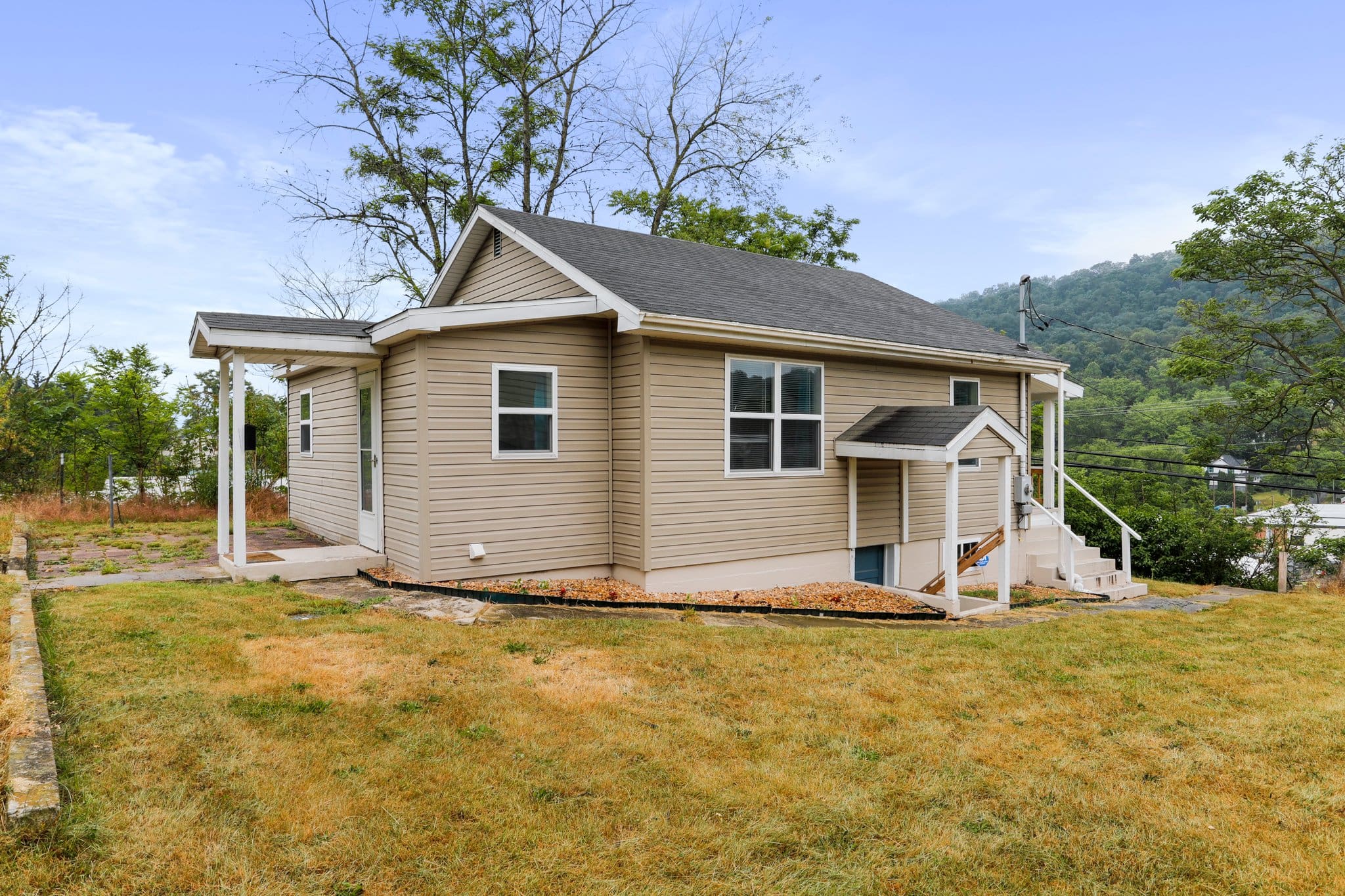 70 ORIENTAL CIRCLE, BERKELEY SPRINGS, WV 25411