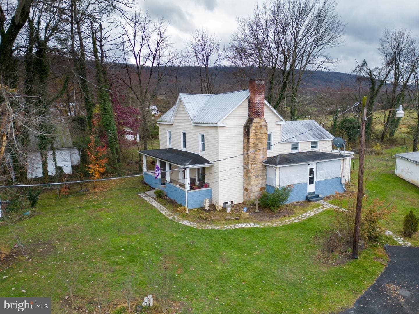 215 W MAIN STREET, WARDENSVILLE, WV 26851