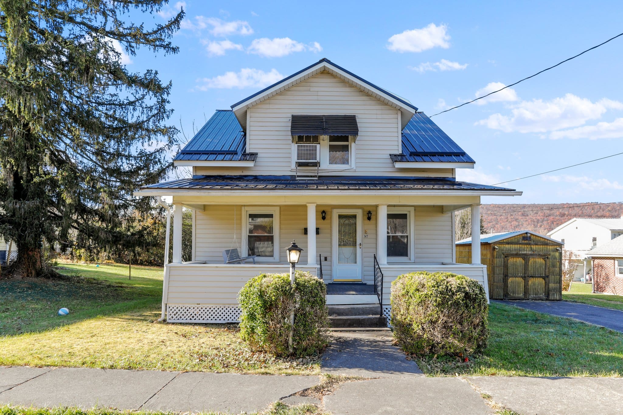 147 S BOLTON STREET, ROMNEY, WV 26757