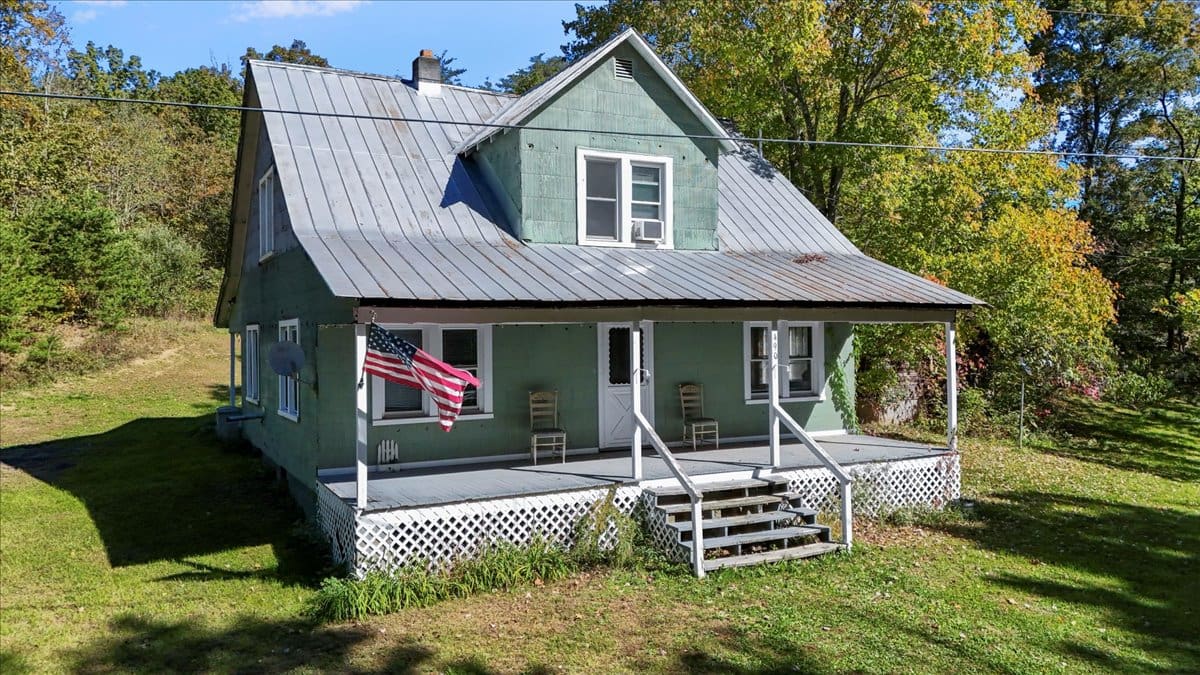 490 S LICK RUN RD, DELRAY, WV 26714