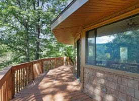 341 White Oak Trl, Paw Paw, WV 25434
