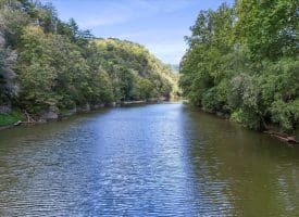341 White Oak Trl, Paw Paw, WV 25434
