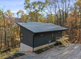 933 TIMBERLIINE DR, LOST CITY, WV